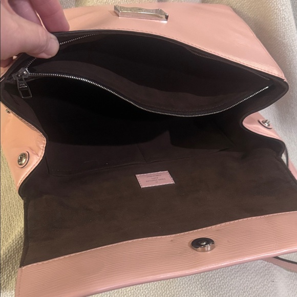 Louis Vuitton Epi Cluny MM Rose Ballerina Pink Bag With Shoulder Strap and COA - Picture 13 of 16